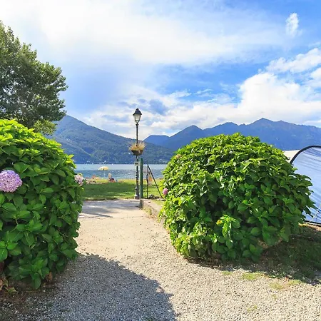 The Camp By Maggiore Tatil parkı *